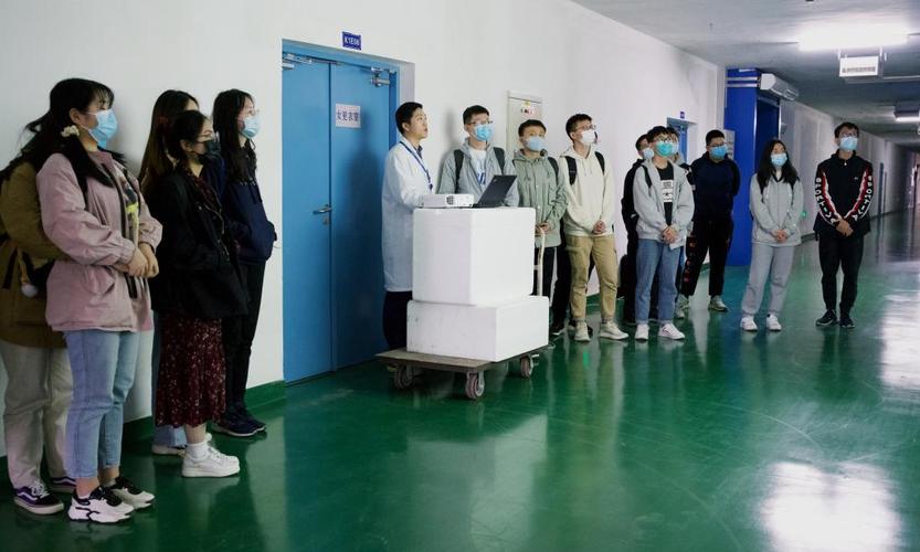 走进上海生物制品研究所拓展科技视野2019级儿科学53二班班导师活动